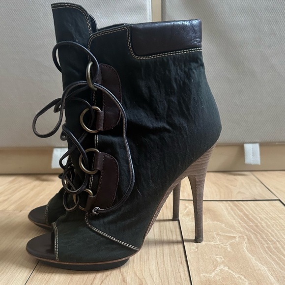 Giuseppe Zanotti . Size 39. Like New . Never used ! Dark gray - Picture 1 of 5